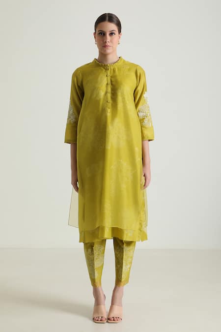 Arcvsh By Pallavi Singh_Green Organza, Silk Embroidery Round Neck Flower Handblock Print Kurta Pant Set _at_Aza_Fashions