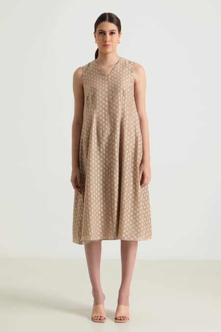 Arcvsh By Pallavi Singh_Beige Organza Embroidery V-, Open Scallop Hem Jacket With Dress _Online_at_Aza_Fashions