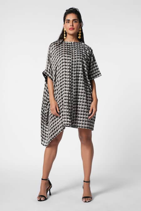 Ekastories Playful Ancient Circlet Print Asymmetric Dress 