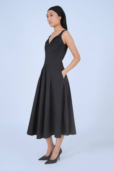 Leh Studios Black Cotton V-neck Plain Knot Dress at Aza Fashions Leh Studios_Black Cotton V-neck Plain Knot Dress _at_Aza_Fashions