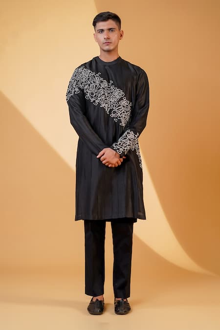 MENERO Resham Emboidered Kurta & Pant Set 