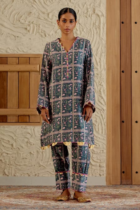 Sage Saga_Green Chanderi Silk Lace V-neck Morni Floral Tile Print Kurta With Salwar _Online_at_Aza_Fashions