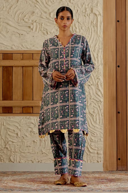 Buy_Sage Saga_Green Chanderi Silk Lace V-neck Morni Floral Tile Print Kurta With Salwar _Online_at_Aza_Fashions