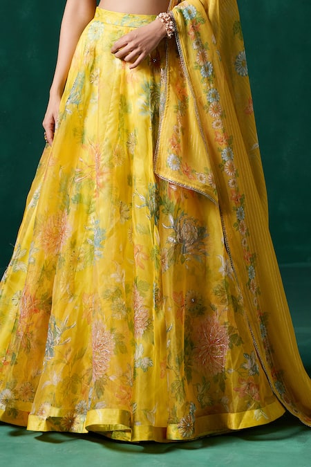 Buy_Lashkaraa_Yellow Georgette Sequins, Zari, Stones, Embroidery Floral Lehenga Set _Online_at_Aza_Fashions
