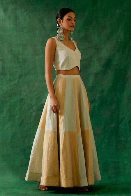 Shop_Vinusto_Gold Silk Zari V-neck Handwoven Lehenga Set _at_Aza_Fashions