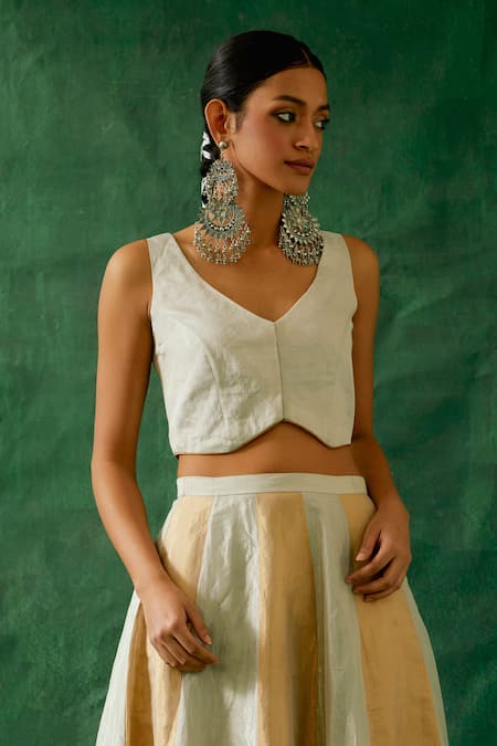 Vinusto_Gold Silk Zari V-neck Handwoven Lehenga Set _Online_at_Aza_Fashions