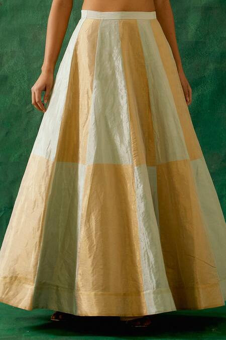 Buy_Vinusto_Gold Silk Zari V-neck Handwoven Lehenga Set _Online_at_Aza_Fashions