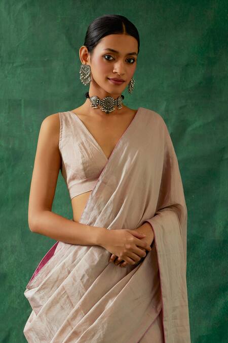 Vinusto_Pink Silk Zari V-neck Saree With Blouse _Online_at_Aza_Fashions