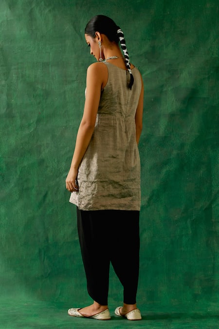 Vinusto Sleeveless Kurta & Dhoti Salwar Set 