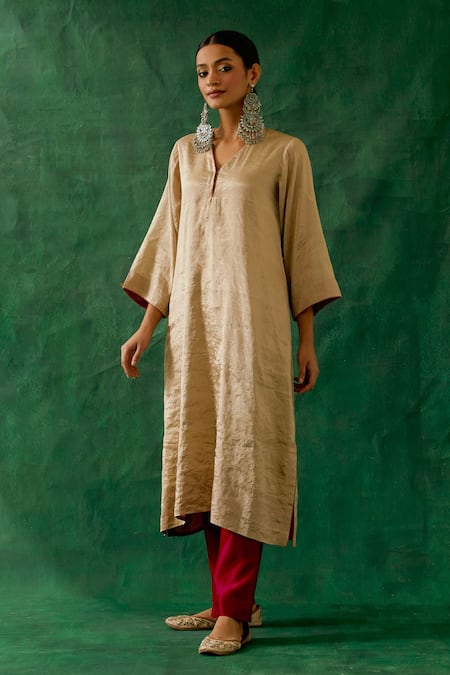 Vinusto_Beige Chanderi, Handloom Cotton Zari V-neck Handwoven Silk Kurta And Pant Set _Online_at_Aza_Fashions