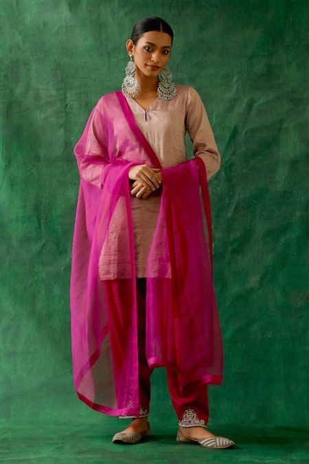 Vinusto Pink Handwoven Zari Silk V Neck Kurta Salwar Set 