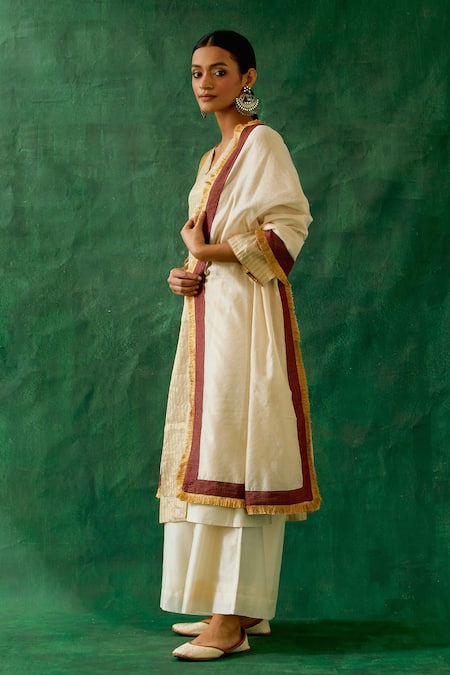 Buy Vinusto Gold Chanderi Zari V-neck Woven Striped Kurta Palazzo Set Online at Aza Fashions Buy_Vinusto_Gold Chanderi Zari V-neck Woven Striped Kurta Palazzo Set _Online_at_Aza_Fashions