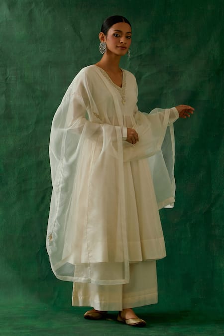 Vinusto_Off White Handwoven Chanderi V Neck Anarkali Palazzo Set _Online_at_Aza_Fashions