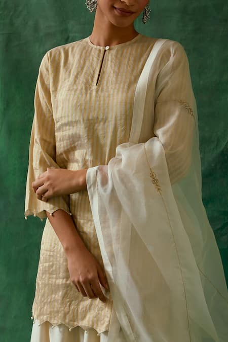Buy_Vinusto_Gold Silk, Chanderi Pearls Round Neck Handwoven Zari Kurta Sharara Set _Online_at_Aza_Fashions