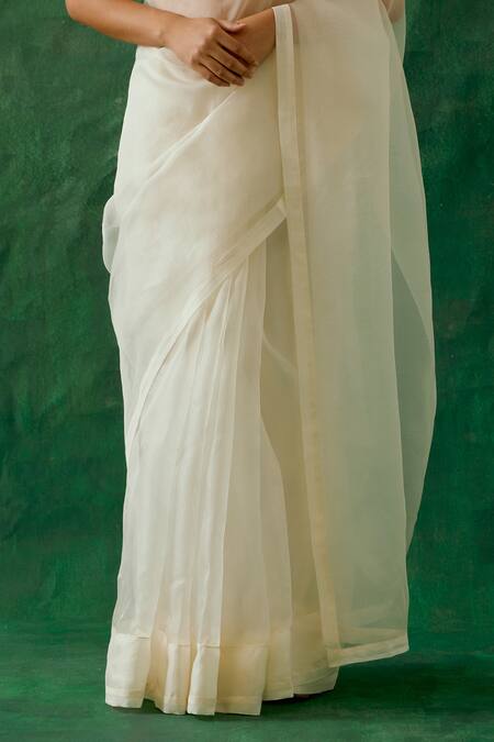 Buy_Vinusto_Off White Silk Zari V-neck Handwoven Zardosi Embroidered Saree With Blouse _Online_at_Aza_Fashions