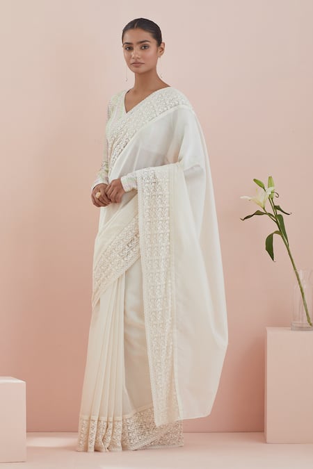 Vinusto_Off White Chanderi Embroidery Floral V-neck Pristine Saree With Blouse _Online_at_Aza_Fashions