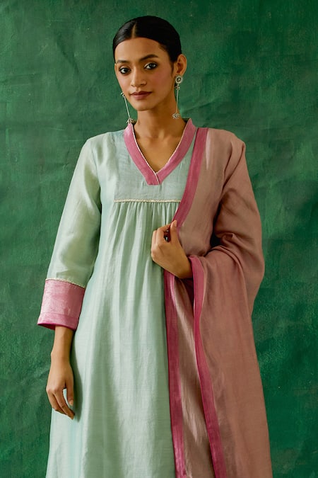 Vinusto_Green Chanderi Embroidery, Zari V-neck A-line Kurta And Palazzo Set _Online_at_Aza_Fashions