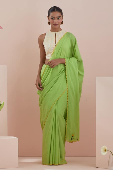 Vinusto Floral Embroidered Scallop Saree With Blouse 