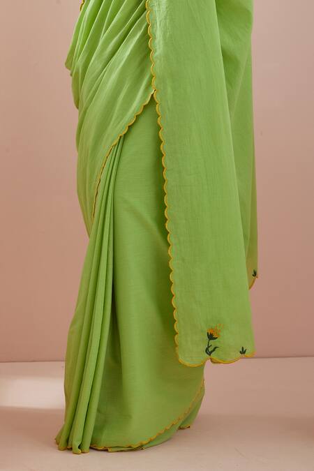 Vinusto Green Cotton Embroidery Halter Neck Floral Scallop Saree With Blouse Online at Aza Fashions Vinusto_Green Cotton Embroidery Halter Neck Floral Scallop Saree With Blouse _Online_at_Aza_Fashions