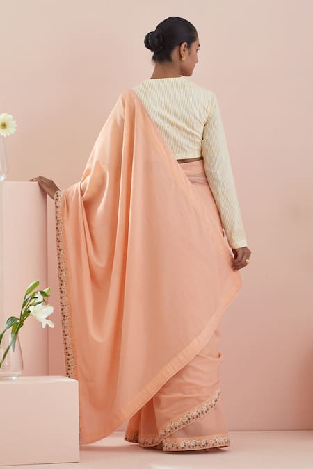 Vinusto Floral Thread Embroidered Saree With Blouse 