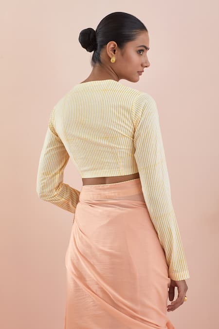 Vinusto_Peach Cotton Embroidery Round Neck Floral Thread Saree With Blouse _at_Aza_Fashions