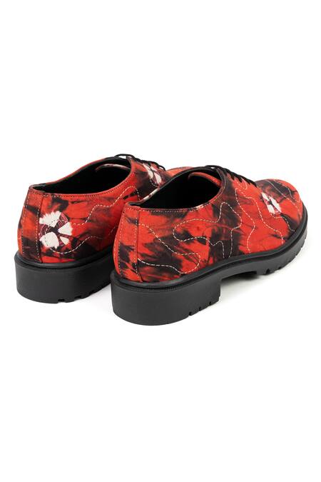 Jeetinder Sandhu_Red Tie-dye Print Shoes _Online_at_Aza_Fashions