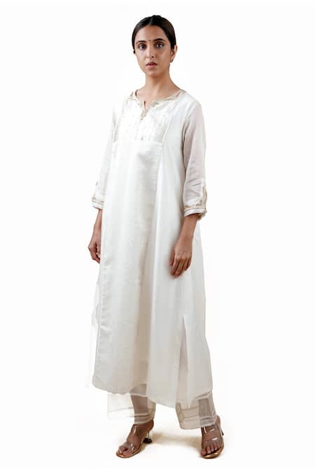 Bhavik Shah Off White Dupatta Soft Organza, Kurta Chanderi Silk, Hand Embroidered Set Online at Aza Fashions Bhavik Shah_Off White Dupatta Soft Organza, Kurta Chanderi Silk, Hand Embroidered Set _Online_at_Aza_Fashions