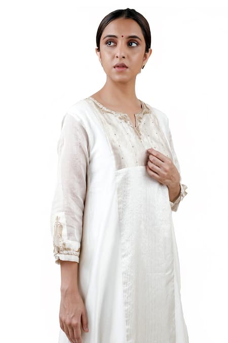 Bhavik Shah Off White Dupatta Soft Organza, Kurta Chanderi Silk, Hand Embroidered Set at Aza Fashions Bhavik Shah_Off White Dupatta Soft Organza, Kurta Chanderi Silk, Hand Embroidered Set _at_Aza_Fashions