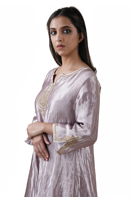 Shop Bhavik Shah Grey Dupatta Soft Organza, Kurta Tissue, Pant Cotton Slub Embroidered Set Online at Aza Fashions Shop_Bhavik Shah_Grey Dupatta Soft Organza, Kurta Tissue, Pant Cotton Slub Embroidered Set _Online_at_Aza_Fashions