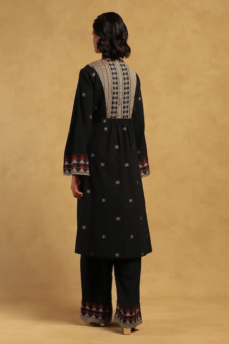 Shop_Ritu Kumar_Black Cotton Embroidery V-neck Aurelia Geometric Pattern Kurta With Pant _at_Aza_Fashions