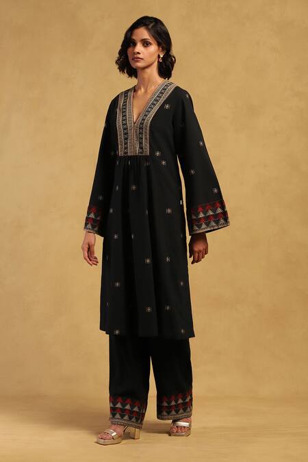 Ritu Kumar_Black Cotton Embroidery V-neck Aurelia Geometric Pattern Kurta With Pant _Online_at_Aza_Fashions