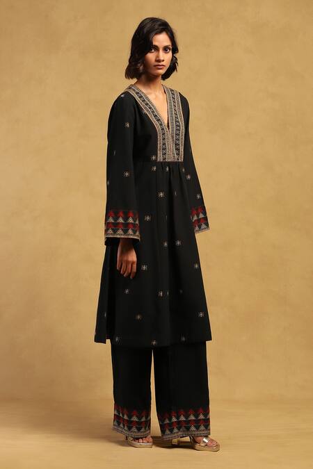 Buy_Ritu Kumar_Black Cotton Embroidery V-neck Aurelia Geometric Pattern Kurta With Pant _Online_at_Aza_Fashions