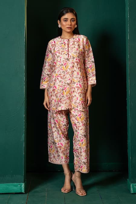 Oshi By Shikha Silk Chanderi Leafy Print Short Kurta With Pant 