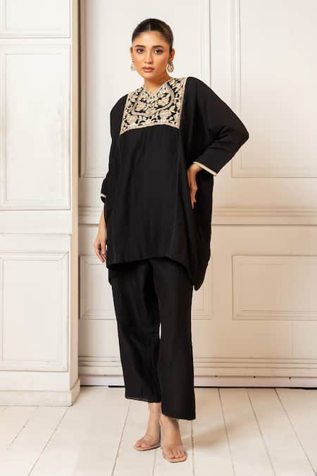 Oshi By Shikha Black Chanderi Hand Embroidery Floral V-neck Marori Pheran With Pant 