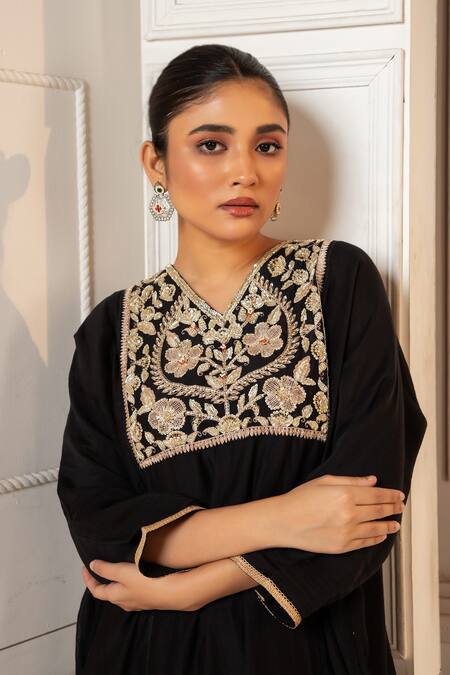 Oshi By Shikha Black Chanderi Marori Embroidered Pheran With Pant at Aza Fashions Oshi By Shikha_Black Chanderi Marori Embroidered Pheran With Pant_at_Aza_Fashions