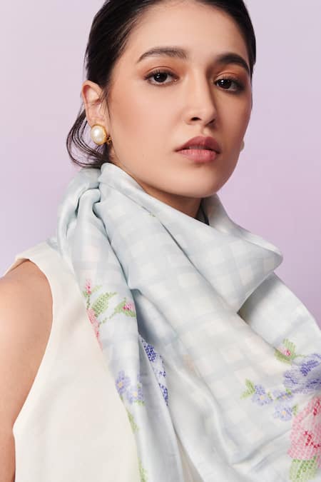Moh India Ivory Gingham Chanderi Silk Capri Roses Print Scarf Online at Aza Fashions Moh India_Ivory Gingham Chanderi Silk Capri Roses Print Scarf _Online_at_Aza_Fashions