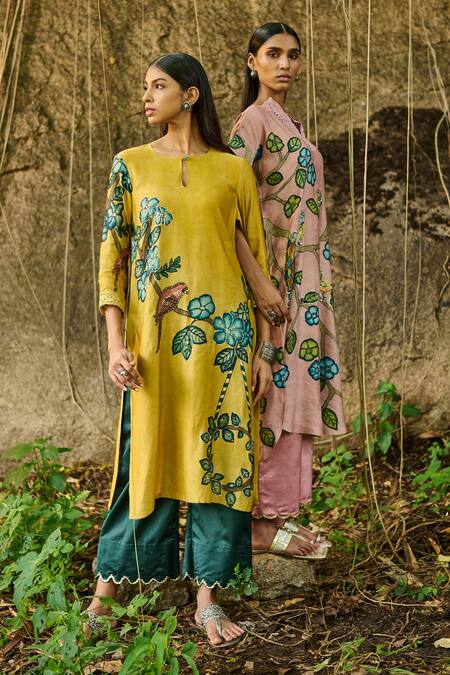 Aamra By Lavanya Pink Cotton, Silk Sequins V-neck Sandrose Kalamkari Peacock Kurta With Pant at Aza Fashions Aamra By Lavanya_Pink Cotton, Silk Sequins V-neck Sandrose Kalamkari Peacock Kurta With Pant_at_Aza_Fashions