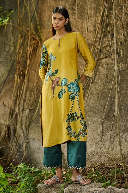 AAMRA BY LAVANYA Yellow Linen Silk Hand Painted Floral Keyhole Kalamkari Parrot Kurta With Pant 