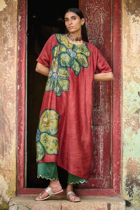 Aamra By Lavanya_Maroon Cotton, Silk Embroidery, Kalamkari Floral Oversize Kurta With Pant _Online_at_Aza_Fashions