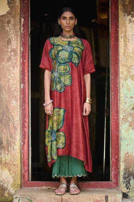 Buy_Aamra By Lavanya_Maroon Cotton, Silk Embroidery, Kalamkari Floral Oversize Kurta With Pant _Online_at_Aza_Fashions