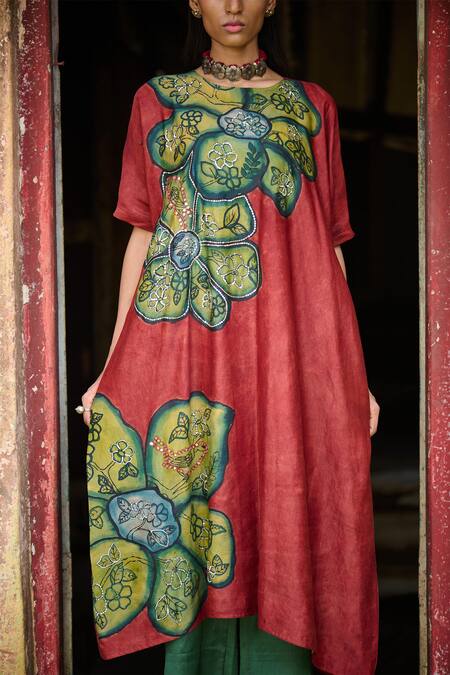 Aamra By Lavanya_Maroon Cotton, Silk Embroidery, Kalamkari Floral Oversize Kurta With Pant _at_Aza_Fashions