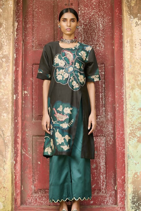 Aamra By Lavanya_Black Cotton, Silk, Linen Embroidery, Noir Kalamkari Floral Kurta With Pant_Online_at_Aza_Fashions