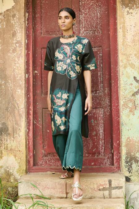 Buy_Aamra By Lavanya_Black Cotton, Silk, Linen Embroidery, Noir Kalamkari Floral Kurta With Pant_Online_at_Aza_Fashions