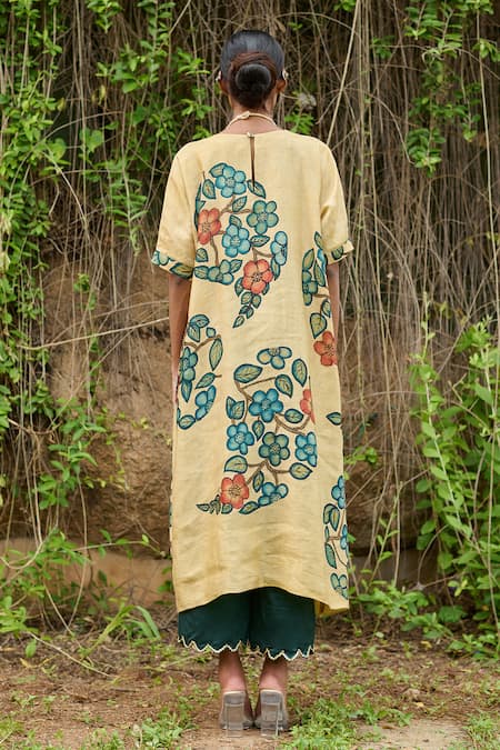Shop Aamra By Lavanya Ivory Cotton, Silk Sequins Kalamkari Floral Paisley Oversize Kurta With Pant at Aza Fashions Shop_Aamra By Lavanya_Ivory Cotton, Silk Sequins Kalamkari Floral Paisley Oversize Kurta With Pant_at_Aza_Fashions