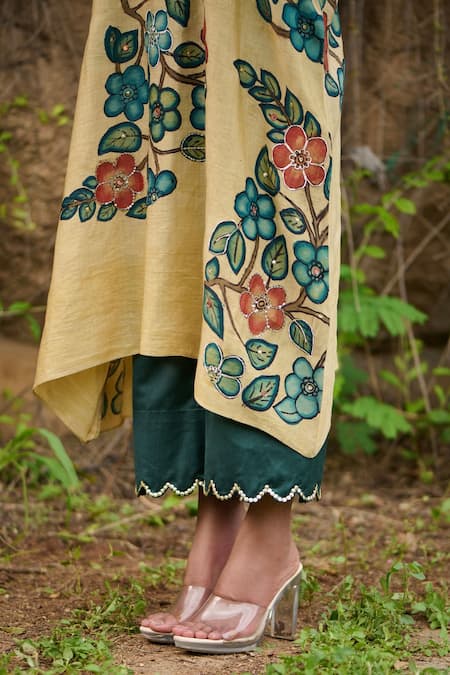 Buy Aamra By Lavanya Ivory Cotton, Silk Sequins Kalamkari Floral Paisley Oversize Kurta With Pant Online at Aza Fashions Buy_Aamra By Lavanya_Ivory Cotton, Silk Sequins Kalamkari Floral Paisley Oversize Kurta With Pant_Online_at_Aza_Fashions