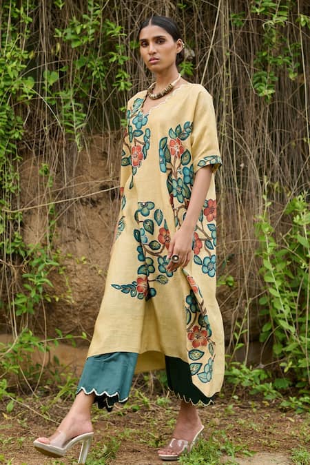 Shop Aamra By Lavanya Ivory Cotton, Silk Sequins Kalamkari Floral Paisley Oversize Kurta With Pant Online at Aza Fashions Shop_Aamra By Lavanya_Ivory Cotton, Silk Sequins Kalamkari Floral Paisley Oversize Kurta With Pant_Online_at_Aza_Fashions