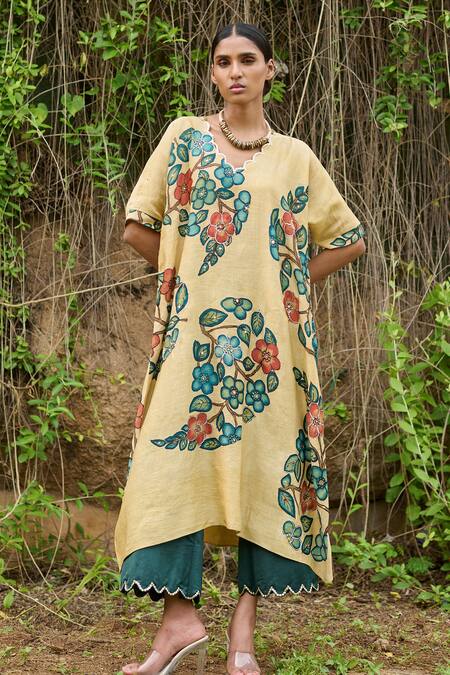 Shop Aamra By Lavanya Ivory Cotton, Silk Sequins Kalamkari Floral Paisley Oversize Kurta With Pant Shop_Aamra By Lavanya_Ivory Cotton, Silk Sequins Kalamkari Floral Paisley Oversize Kurta With Pant