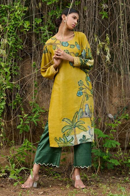 Buy_Aamra By Lavanya_Yellow Cotton, Silk Sequins Round Neck Kalamkari Swinging Birds Kurta With Pant_Online_at_Aza_Fashions