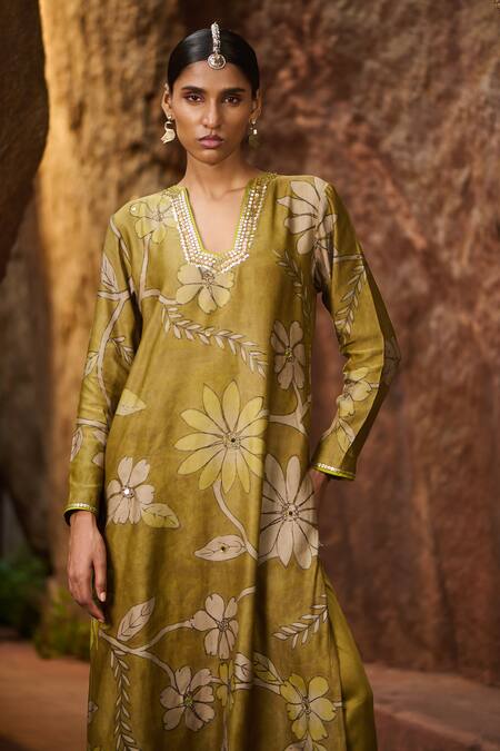 Aamra By Lavanya Brown Cotton, Silk Sequins, Embroidery V-neck Kalamkari Floral Kurta Pant Set at Aza Fashions Aamra By Lavanya_Brown Cotton, Silk Sequins, Embroidery V-neck Kalamkari Floral Kurta Pant Set_at_Aza_Fashions
