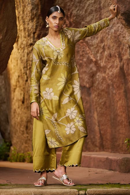 Buy Aamra By Lavanya Brown Cotton, Silk Sequins, Embroidery V-neck Kalamkari Floral Kurta Pant Set Buy_Aamra By Lavanya_Brown Cotton, Silk Sequins, Embroidery V-neck Kalamkari Floral Kurta Pant Set